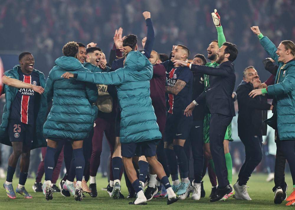 开云体育-JackeyLove迎来五赛季出色发挥，巴黎圣日耳曼观众热烈欢呼！-开云体育